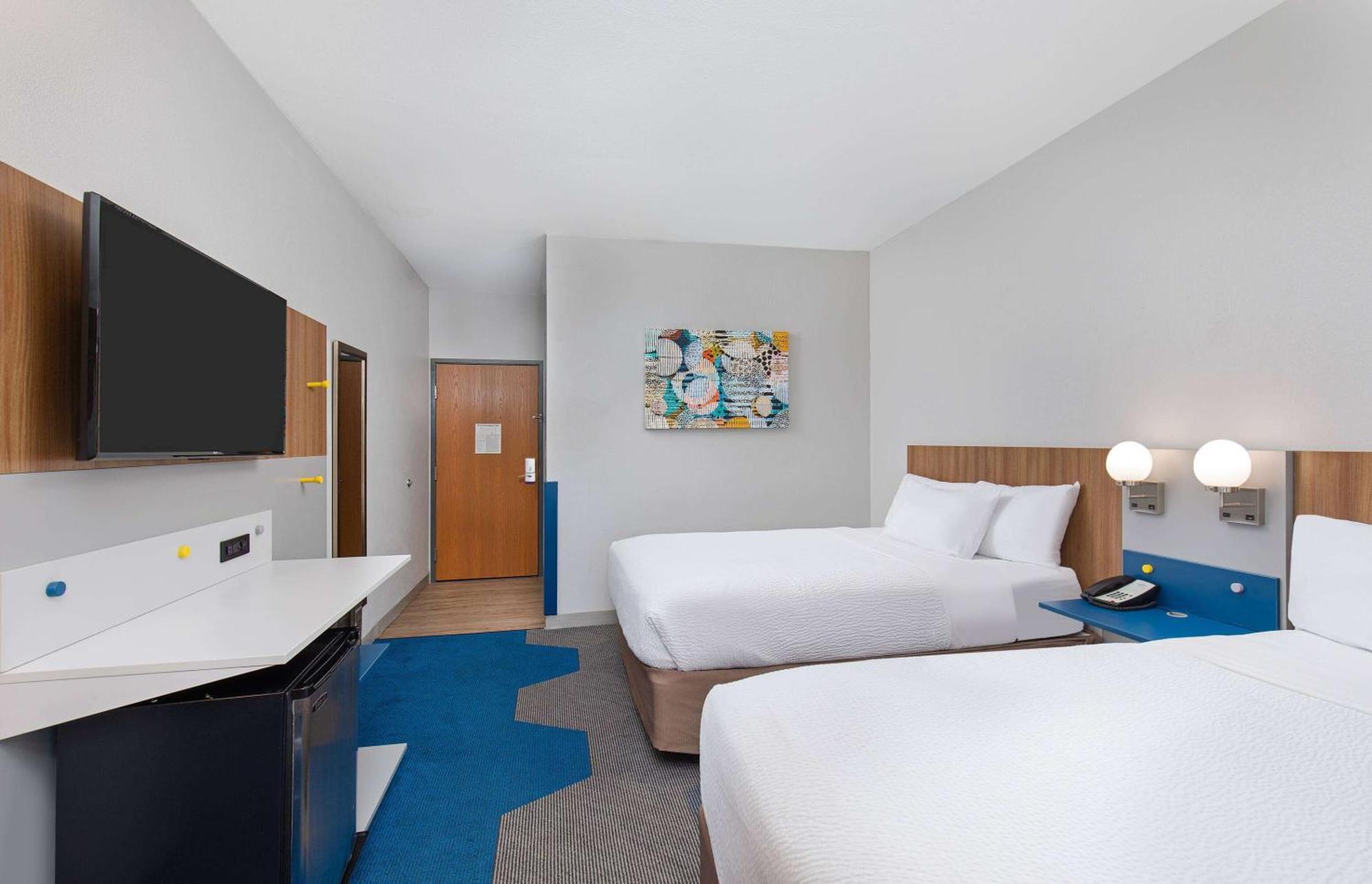 Microtel Inn And Suites By Wyndham Opelika Bagian luar foto